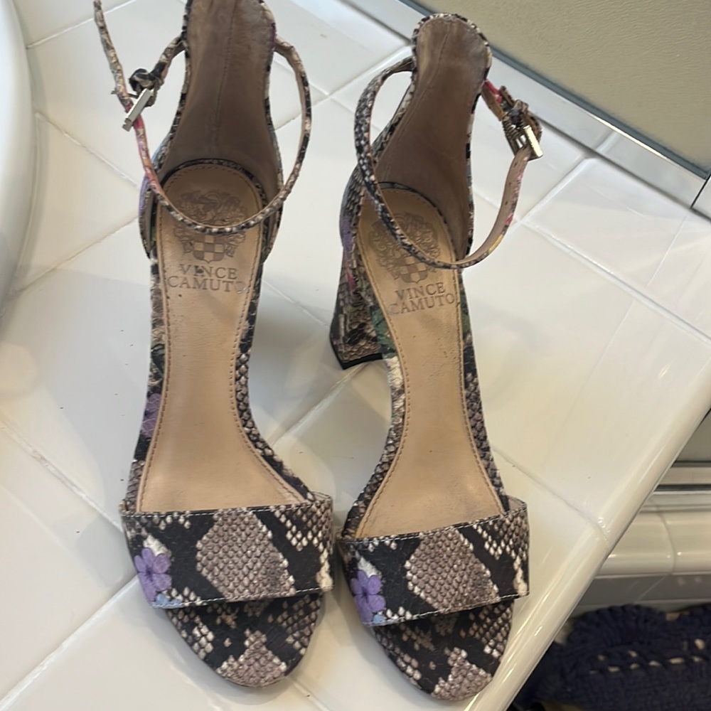 Snakeskin heel
